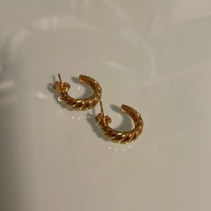 Mejuri Croissant Dome Hoops